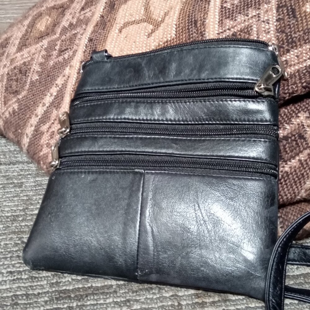Small crossover purse.